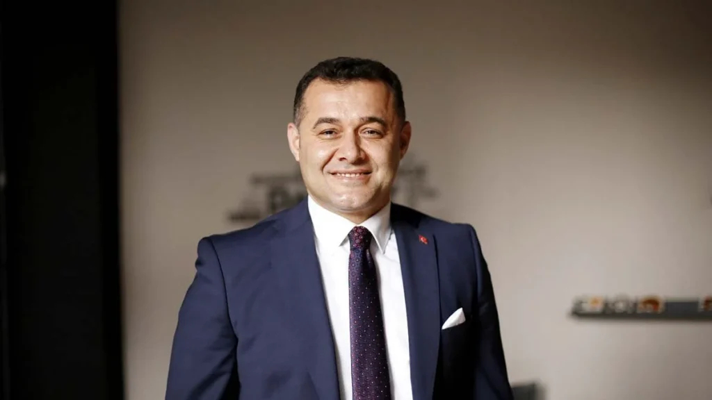 Yücel, Özçelik'i tebrik etti - Mega TV alanya 810 - Mega TV