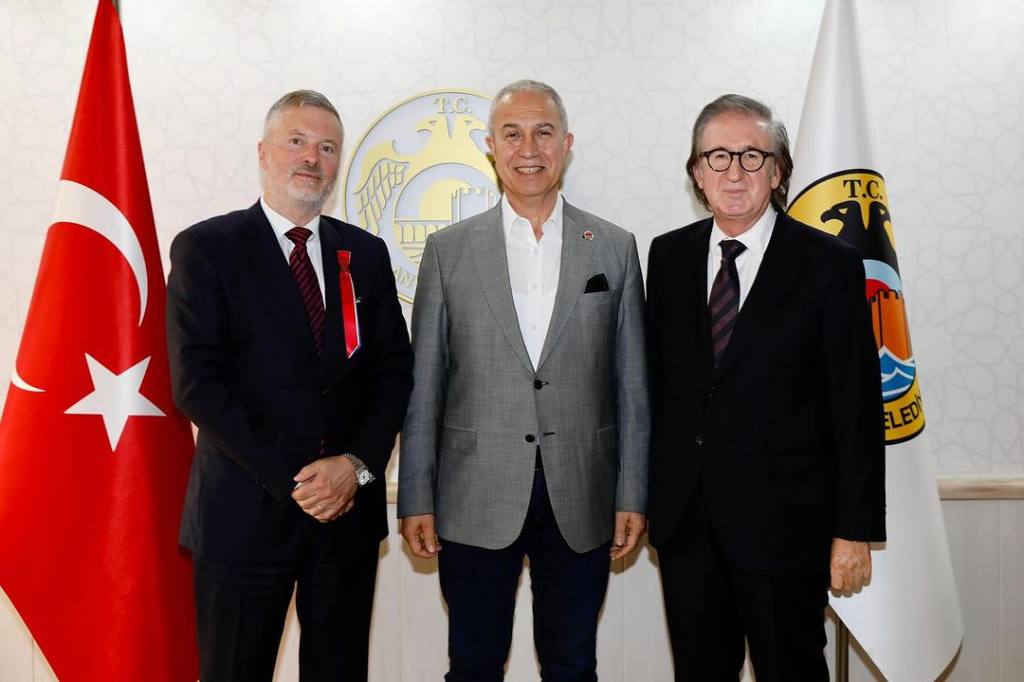 Büyükelçi'den Özçelik'e ziyaret - Mega TV 442427097 17860805184151708 7004276116618345100 n - Mega TV