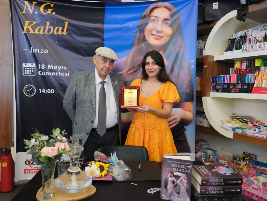 Özkan Kırtasiye Ünlü Yazar Nagihan Kabal'ı Ağırladı - Mega TV DSCF8970 min - Mega TV