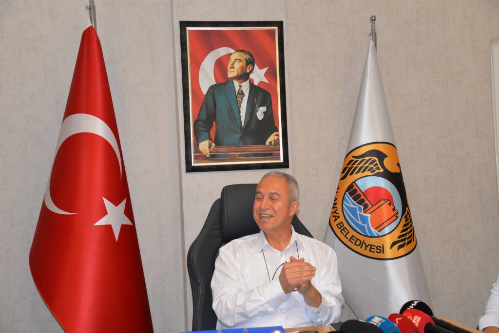 Başkan Özçelik: Hiçbir şeyi ezbere yapmıyorum - Mega TV DSC 4199 - Mega TV