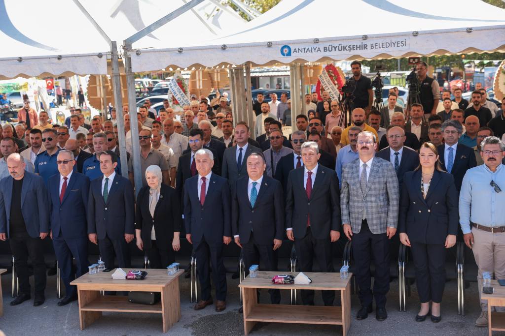 Başkan Böcek, ‘Tarımın gelişmesi için çok daha büyük işler başaracağız” - Mega TV Hasyurt Tarim Fuari 27. Kez kapilarini acti 3 min - Mega TV