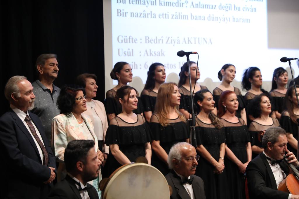 İsmail Baha Sürelsan şarkılarıyla anıldı - Mega TV Ismail Baha Surelsan konserle anildi 1 min - Mega TV