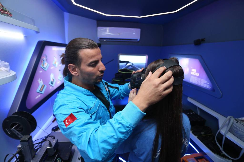 Kepez’in Mobil Bilim Tırı okullarda - Mega TV Kepezin Mobil Bilim Tiri okullarda 6 min 1 - Mega TV