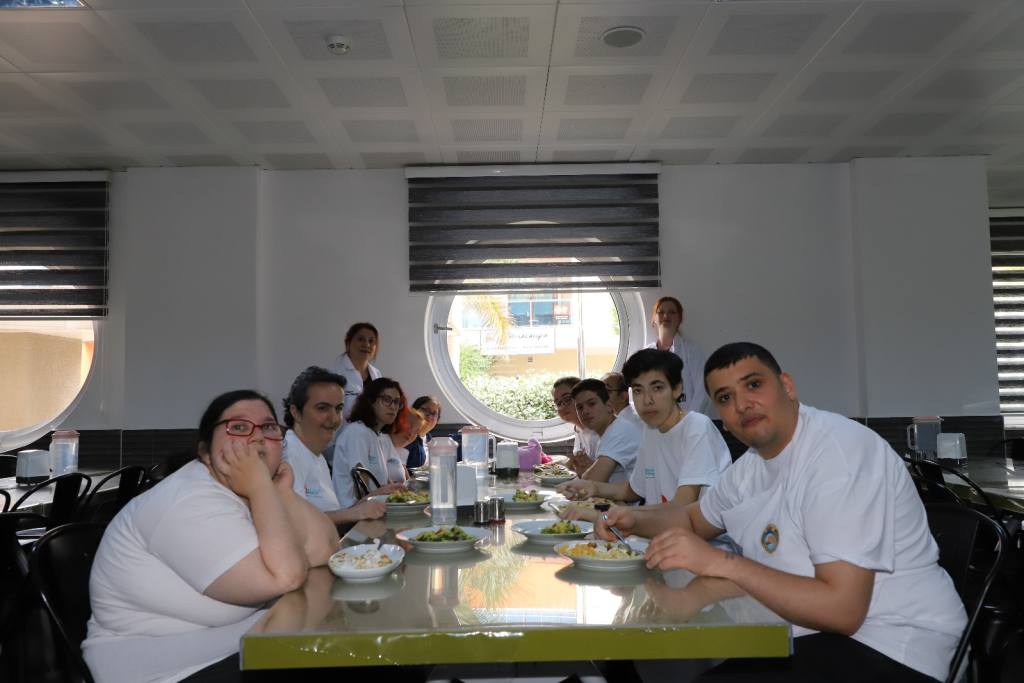 Özel Aşçılar Mutfağa Girdi - Mega TV WhatsApp Image 2024 05 01 at 14.06.50 - Mega TV