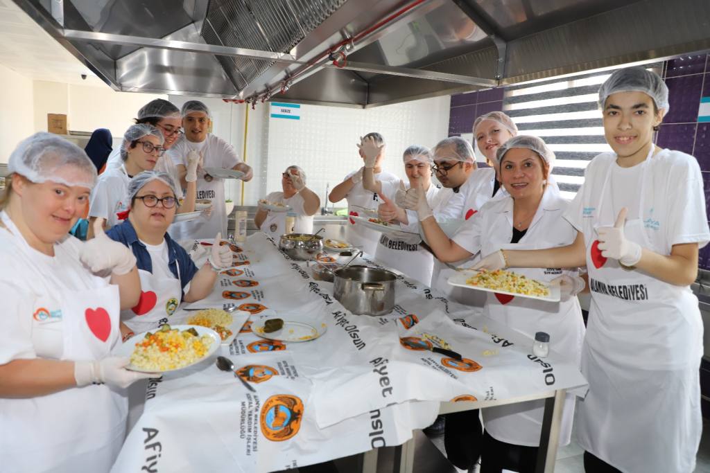 Özel Aşçılar Mutfağa Girdi - Mega TV WhatsApp Image 2024 05 01 at 14.06.51 5 - Mega TV
