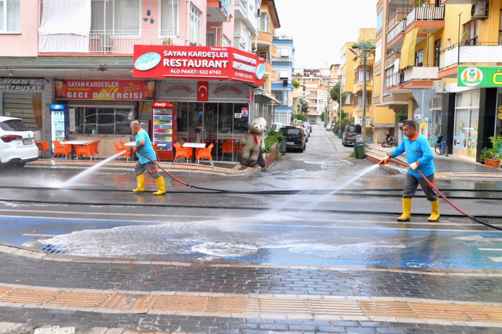 Alanya Belediyesi'nden Temizlik Atağı - Mega TV WhatsApp Image 2024 05 14 at 11.16.44 - Mega TV