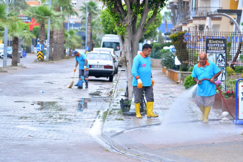 Alanya Belediyesi'nden Temizlik Atağı - Mega TV WhatsApp Image 2024 05 14 at 11.16.46 1 - Mega TV