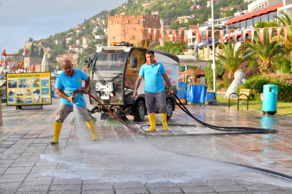 Alanya Belediyesi'nden Temizlik Atağı - Mega TV WhatsApp Image 2024 05 14 at 11.16.47 - Mega TV