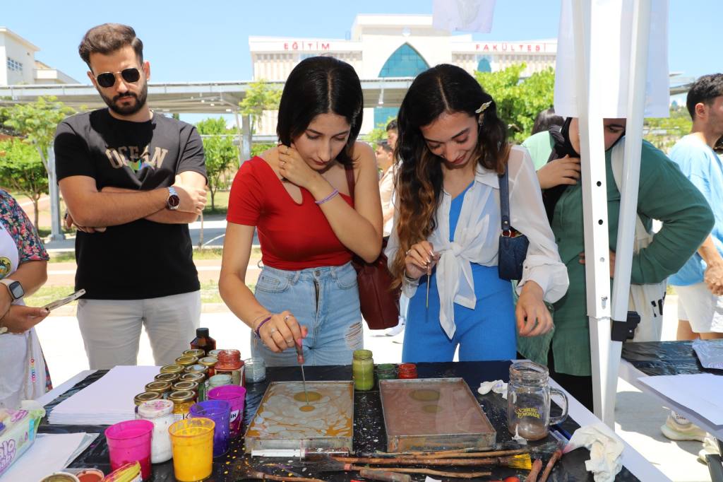 Alanya Belediyesi Üniversitesi Öğrencileri Bahar Şenliğinde Sanatla Buluşturuldu - Mega TV WhatsApp Image 2024 05 17 at 12.34.25 2 - Mega TV