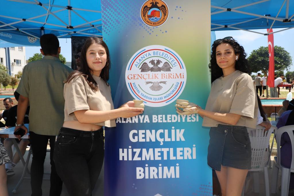 Alanya Belediyesi Üniversitesi Öğrencileri Bahar Şenliğinde Sanatla Buluşturuldu - Mega TV WhatsApp Image 2024 05 17 at 12.34.27 1 - Mega TV