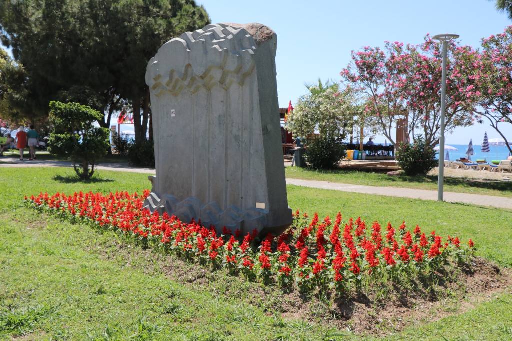 Alanya Belediyesi Kenti Çiçek Bahçesine Dönüştürüyor - Mega TV WhatsApp Image 2024 05 17 at 16.26.06 2 - Mega TV