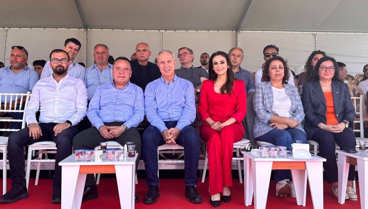 Güreşe Protokol yağmuru