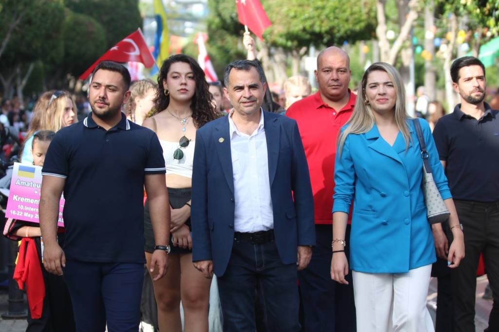 Gençlik festivalinde yöresel dans coşkusu - Mega TV WhatsApp Image 2024 05 19 at 08.48.01 1 - Mega TV