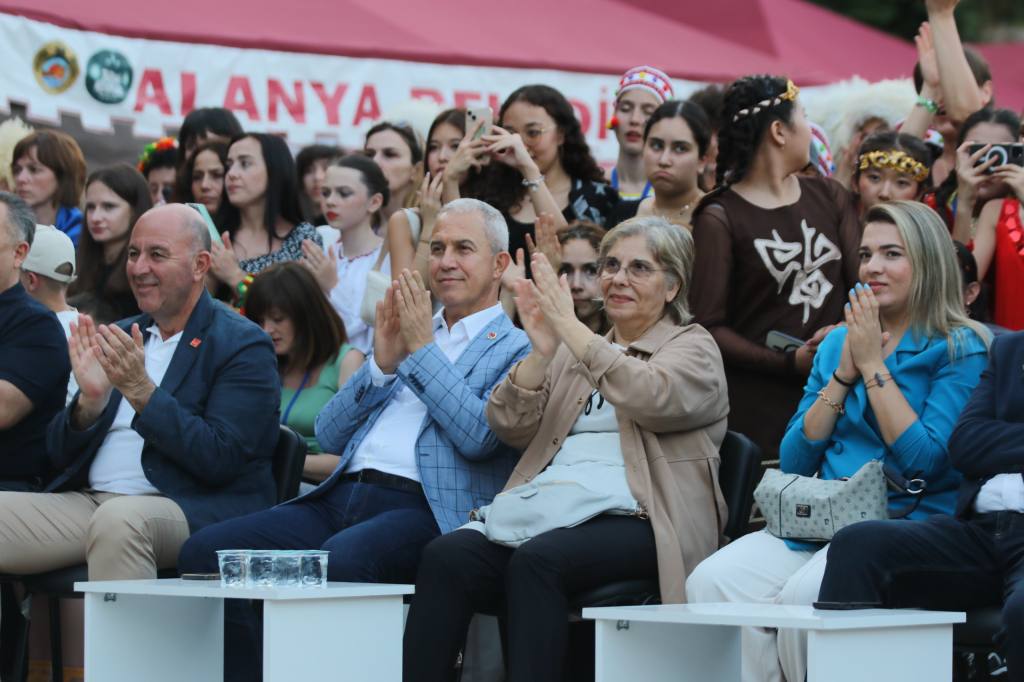 Gençlik festivalinde yöresel dans coşkusu - Mega TV WhatsApp Image 2024 05 19 at 08.48.03 1 - Mega TV
