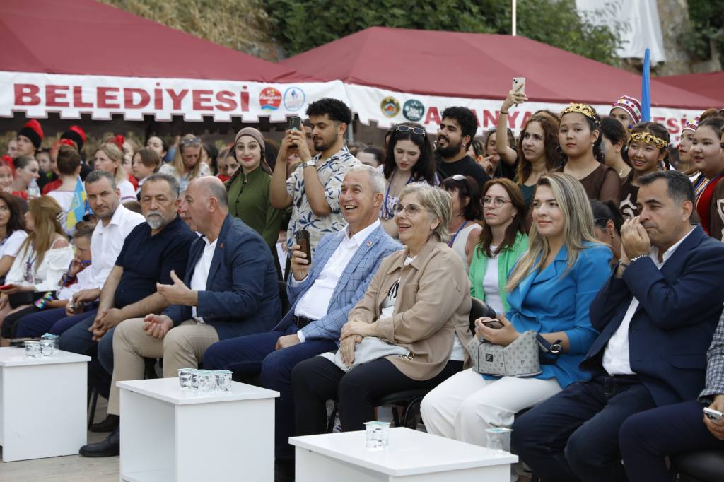 Gençlik festivalinde yöresel dans coşkusu - Mega TV WhatsApp Image 2024 05 19 at 08.48.05 2 - Mega TV