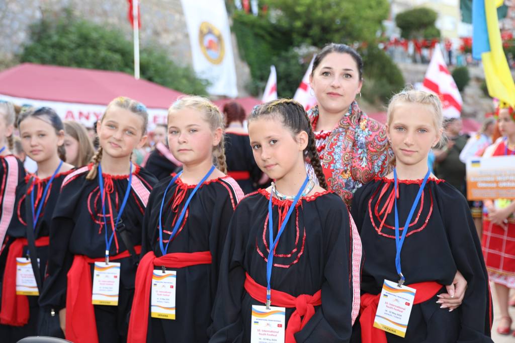 Gençlik festivalinde yöresel dans coşkusu - Mega TV WhatsApp Image 2024 05 19 at 08.48.06 2 - Mega TV