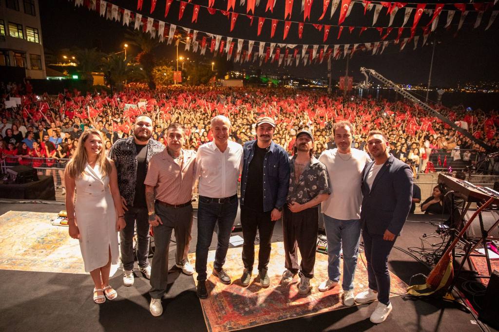 Alanya Belediyesi'nden Yüzyüzeyken konuşuruz konseri ile muhteşem 19 mayıs kutlaması - Mega TV WhatsApp Image 2024 05 20 at 08.08.56 1 - Mega TV