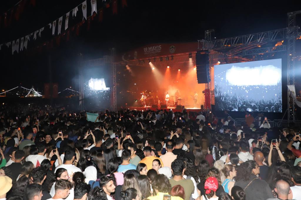 Alanya Belediyesi'nden Yüzyüzeyken konuşuruz konseri ile muhteşem 19 mayıs kutlaması - Mega TV WhatsApp Image 2024 05 20 at 08.10.05 3 - Mega TV