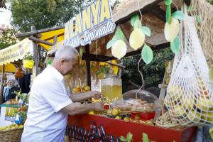 Başkan Özçelik tescilli fıstıklı limonatayı tanıttı - Mega TV WhatsApp Image 2024 05 25 at 18.44.07 1 - Mega TV