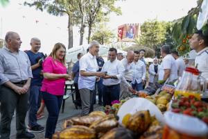 Başkan Özçelik tescilli fıstıklı limonatayı tanıttı - Mega TV WhatsApp Image 2024 05 25 at 18.44.07 2 - Mega TV