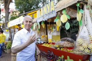 Başkan Özçelik tescilli fıstıklı limonatayı tanıttı - Mega TV WhatsApp Image 2024 05 25 at 18.44.07 - Mega TV
