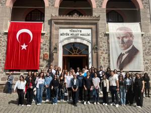 Antalya Belediyesinden Anıtkabir'e Ziyaret - Mega TV gencler anitkabir ziyaret 2 - Mega TV