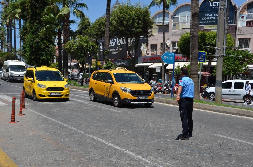 Alanya’da halk otobüsleri ve taksiler denetlendi - Mega TV OTOBUS VE TAKSI DENETIMI 7 min - Mega TV