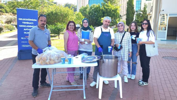 Alanya’da üniversite öğrencilerine çorba ikramı