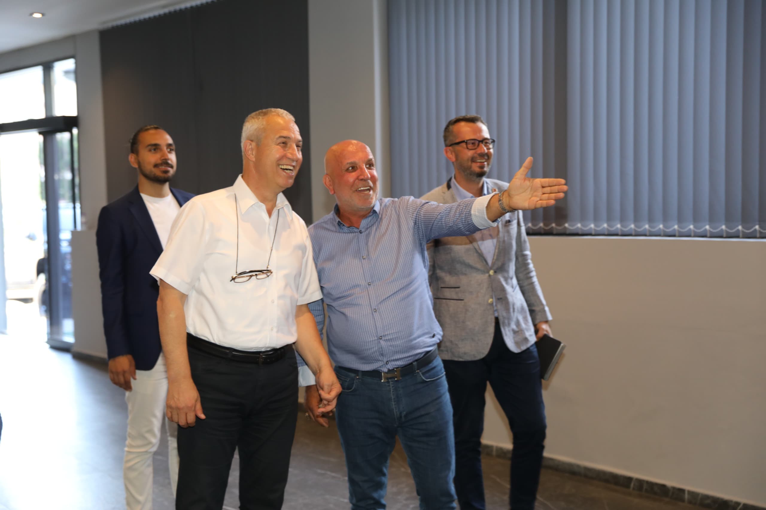 Belediye Başkanı Özçelik’ten Alanyaspor’a ziyaret