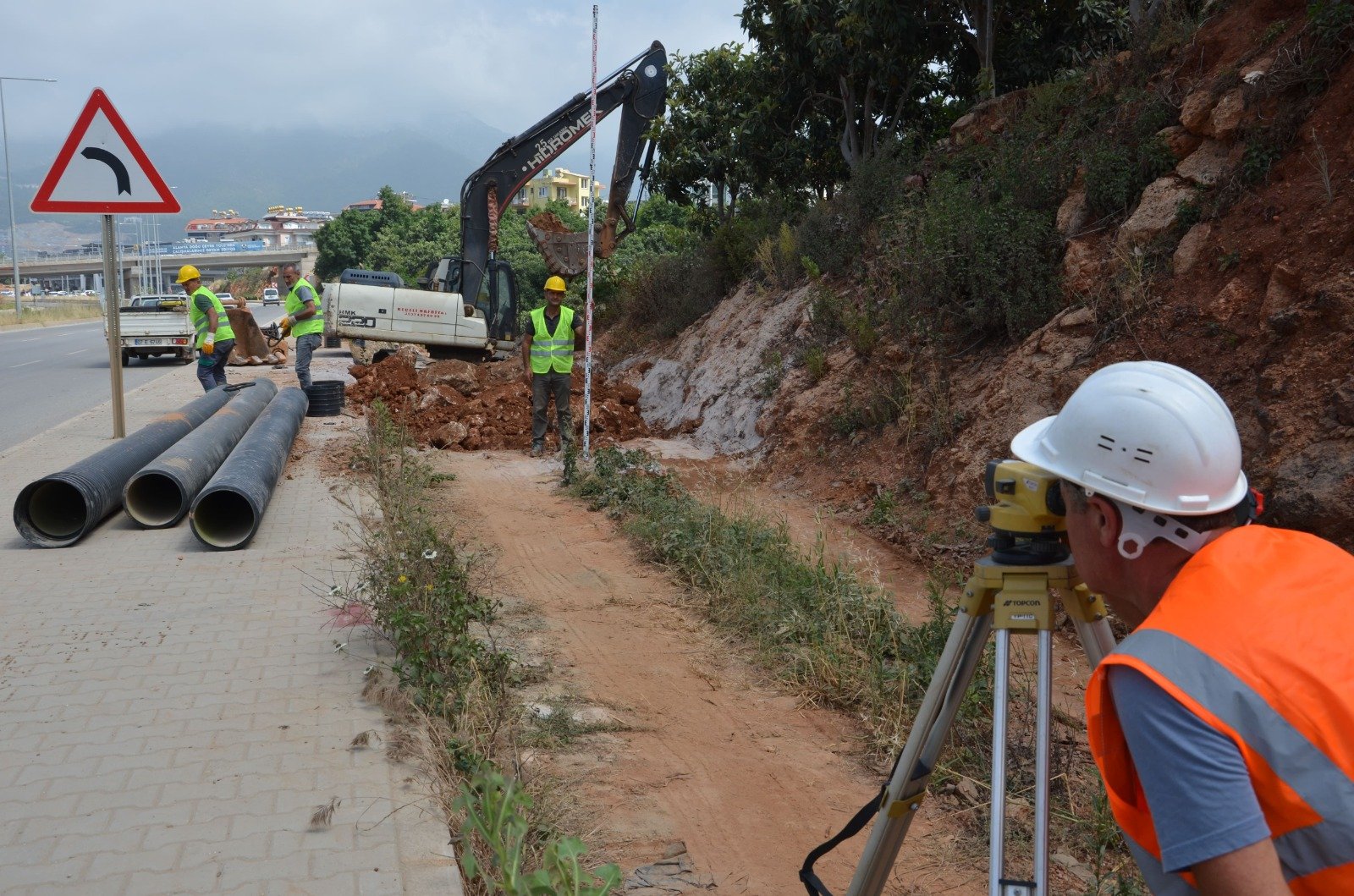 Antalya Büyükşehir Belediyesi’nden Oba Mahallesi’ne kanalizasyon hattı