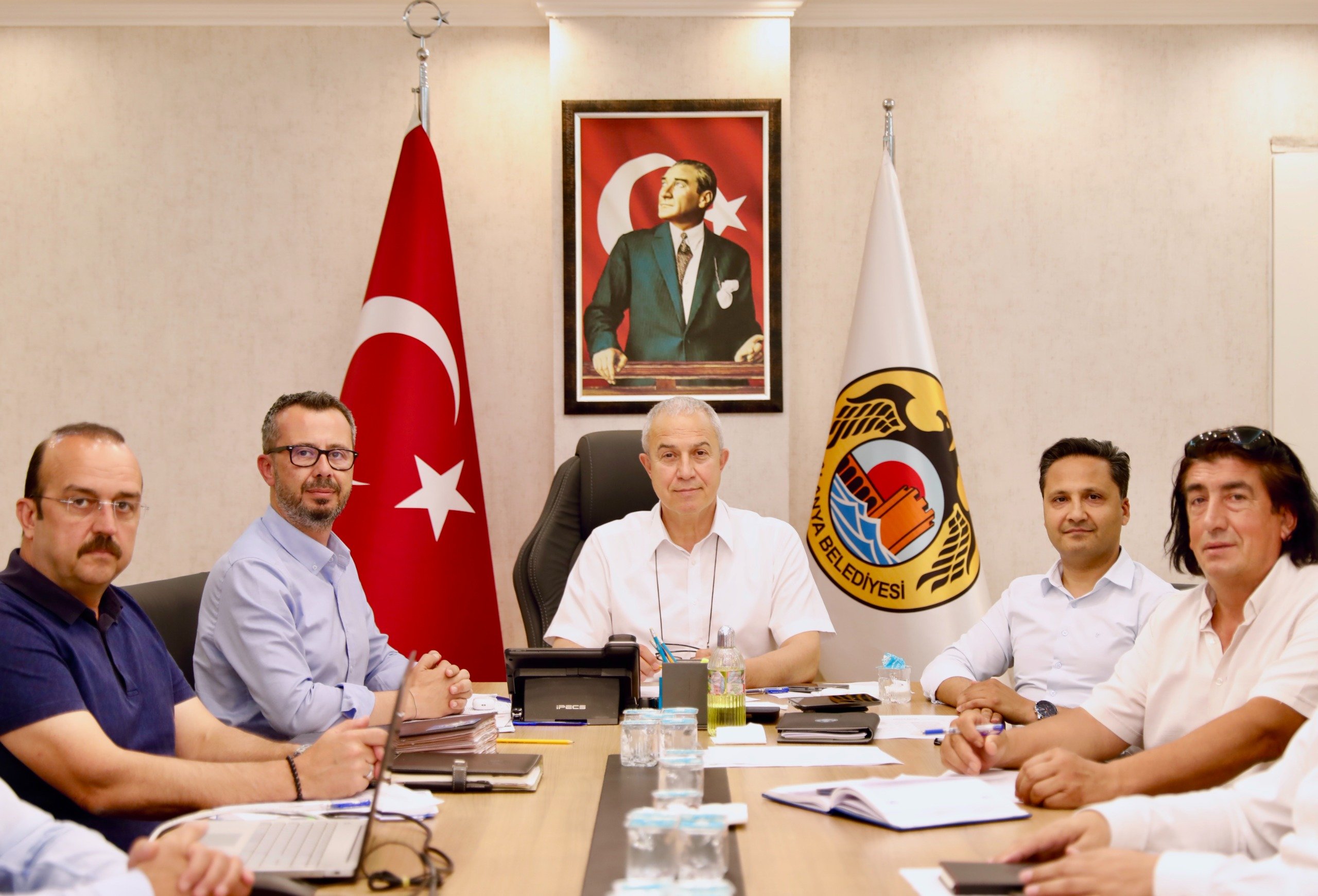 Başkan Özçelik encümen gündemini değerlendirdi