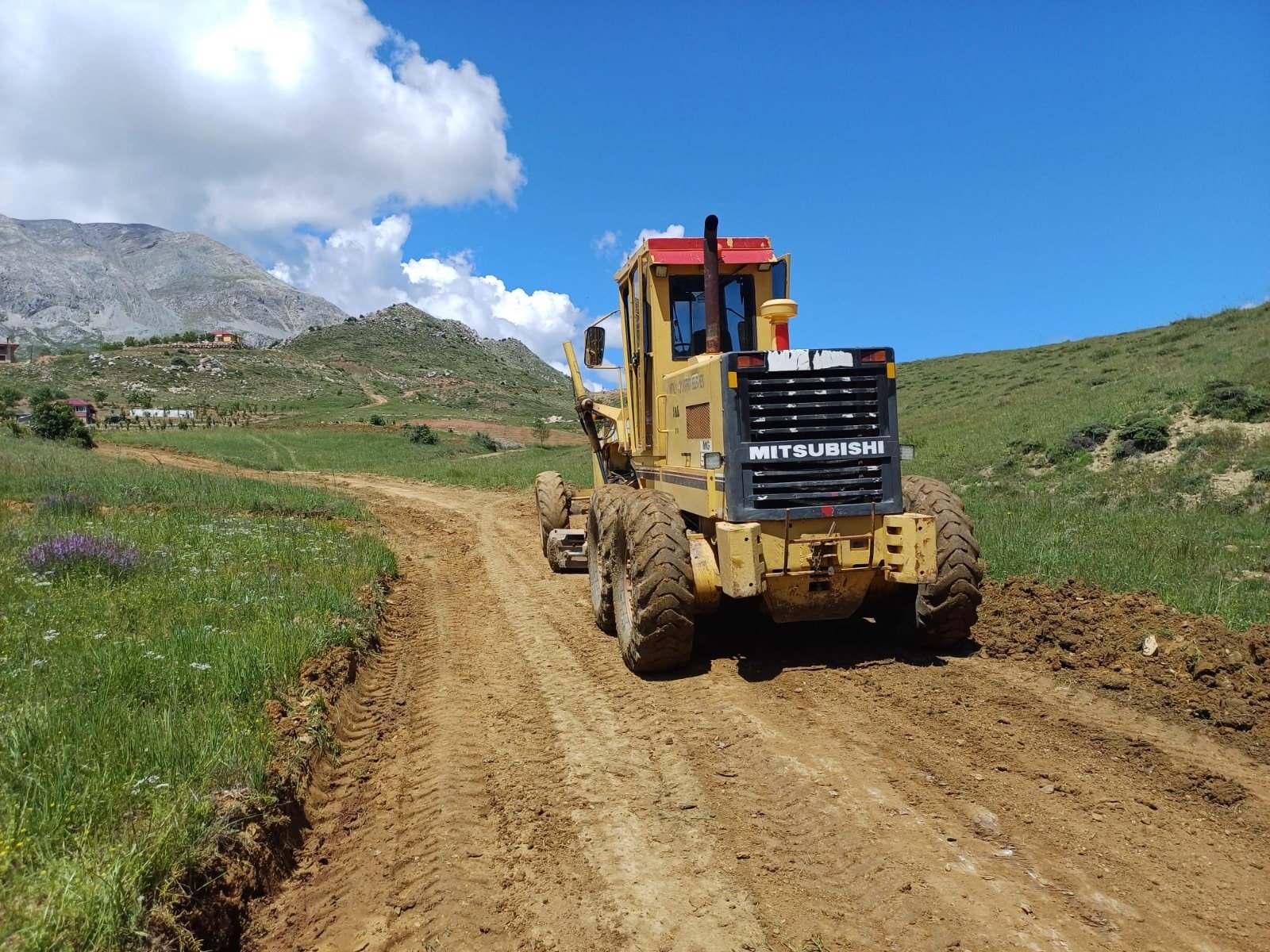 Alanya kırsalında yol bakımları sürüyor