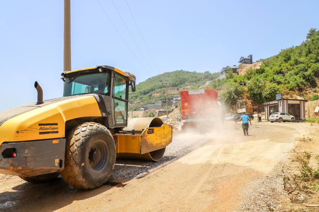 Alanya Belediyesi bozuk ve eskimiş yolları yeniliyor - Mega TV WhatsApp Image 2024 06 12 at 17.03.47 - Mega TV