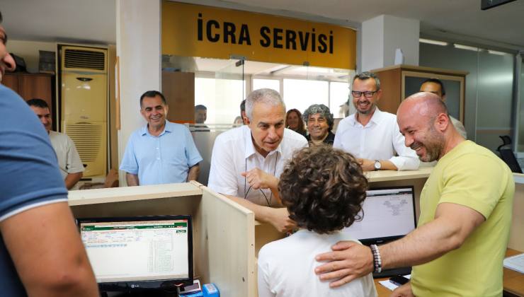 Başkan Özçelik belediye personeli ile bayramlaştı