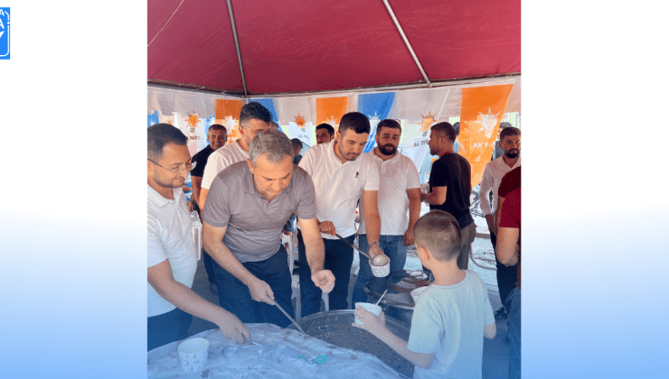 Ak gençlikten aşure ikramı