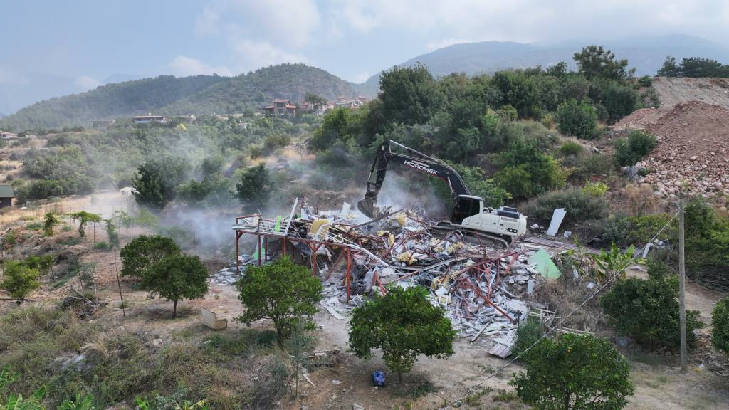 ALANYA’DA KAÇAK YAPIYA YER YOK - Mega TV WhatsApp Image 2024 07 24 at 15.12.48 1 - Mega TV
