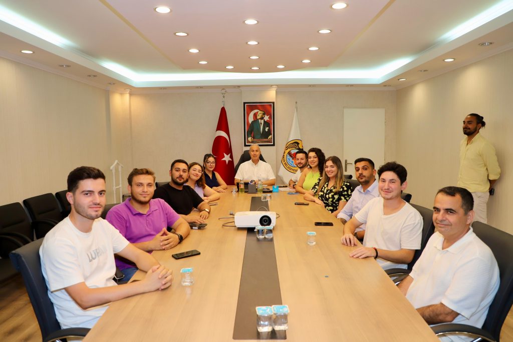 CHP Gençlik Kolları’ndan Özçelik’e ziyaret - Mega TV WhatsApp Image 2024 07 30 at 23.26.05 2 - Mega TV