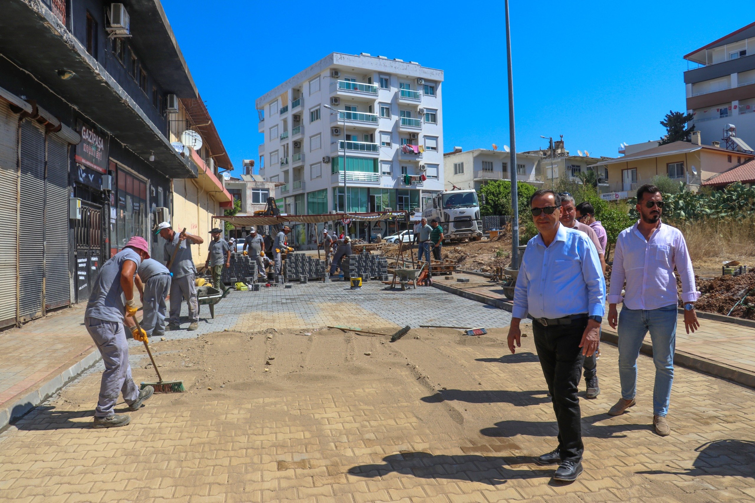 Yeni mahalledeki yol trafiğe açıldı