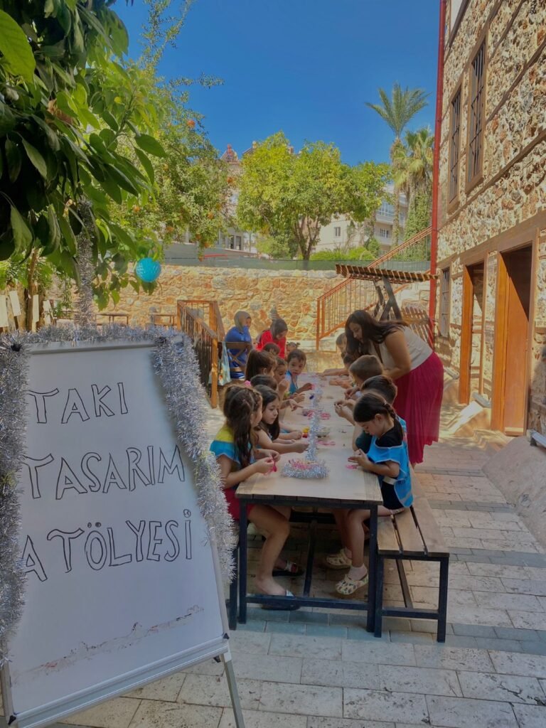 Çocuk kütüphanesi'nde renkli etkinlikler devam ediyor - Mega TV KITAP 1 - Mega TV