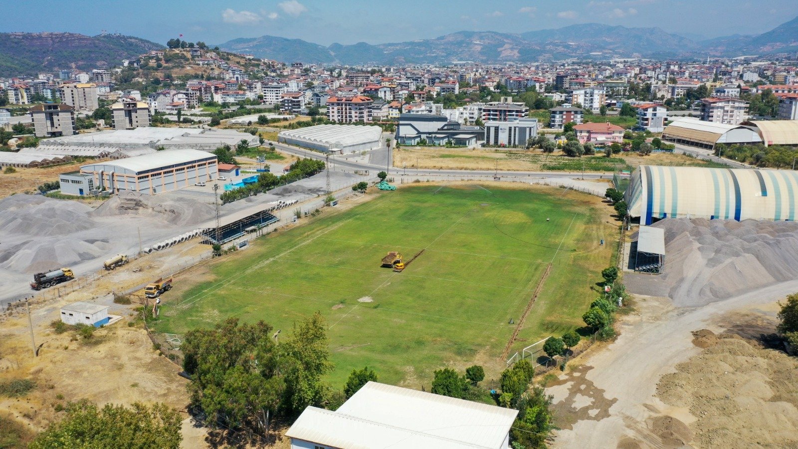 Gazipaşa Şehir Stadyumu’nda yenileme başladı