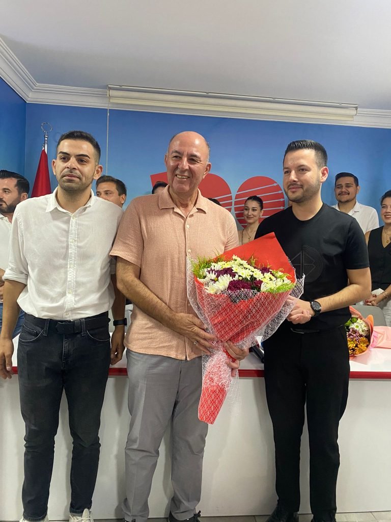 Chp'de Devir Teslim Töreni - Mega TV WhatsApp Image 2024 08 07 at 12.08.17 1 - Mega TV