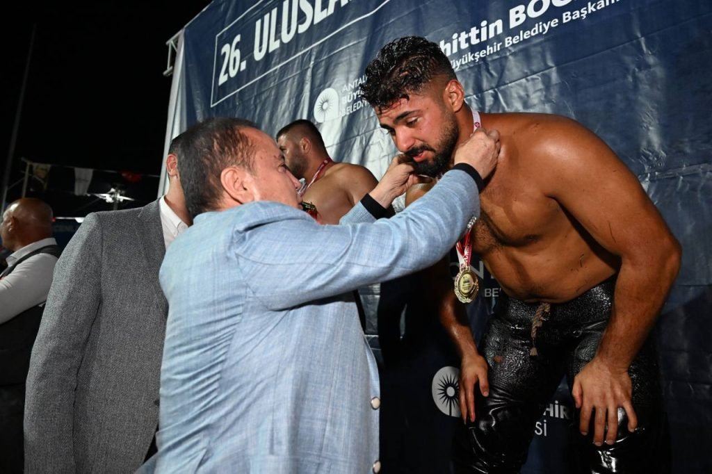 photo 5873221615704199015 y 1 1 - Mega TV