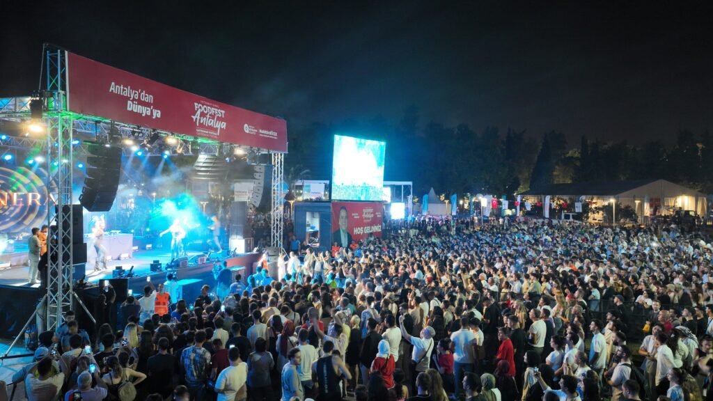 Otilia'dan Antalya Foodfest'te coşkulu performans - Mega TV DJI 0931 - Mega TV