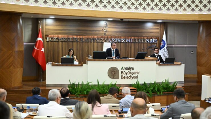 Başkan Böcek’ten genç teğmenlere tam destek