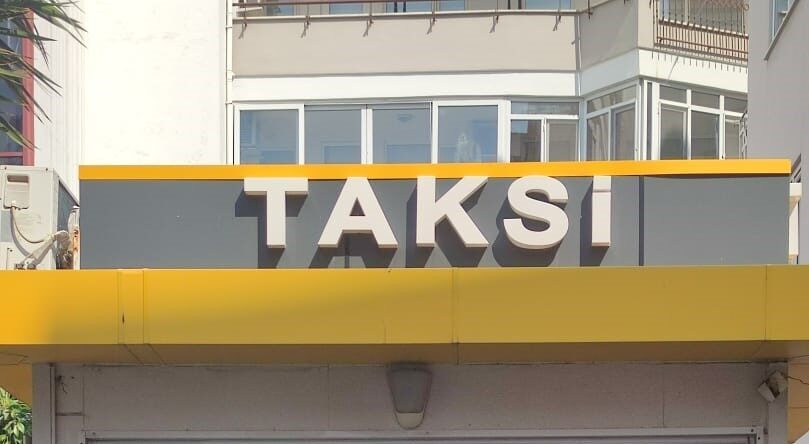 Taksi durağında Yücel esintisi