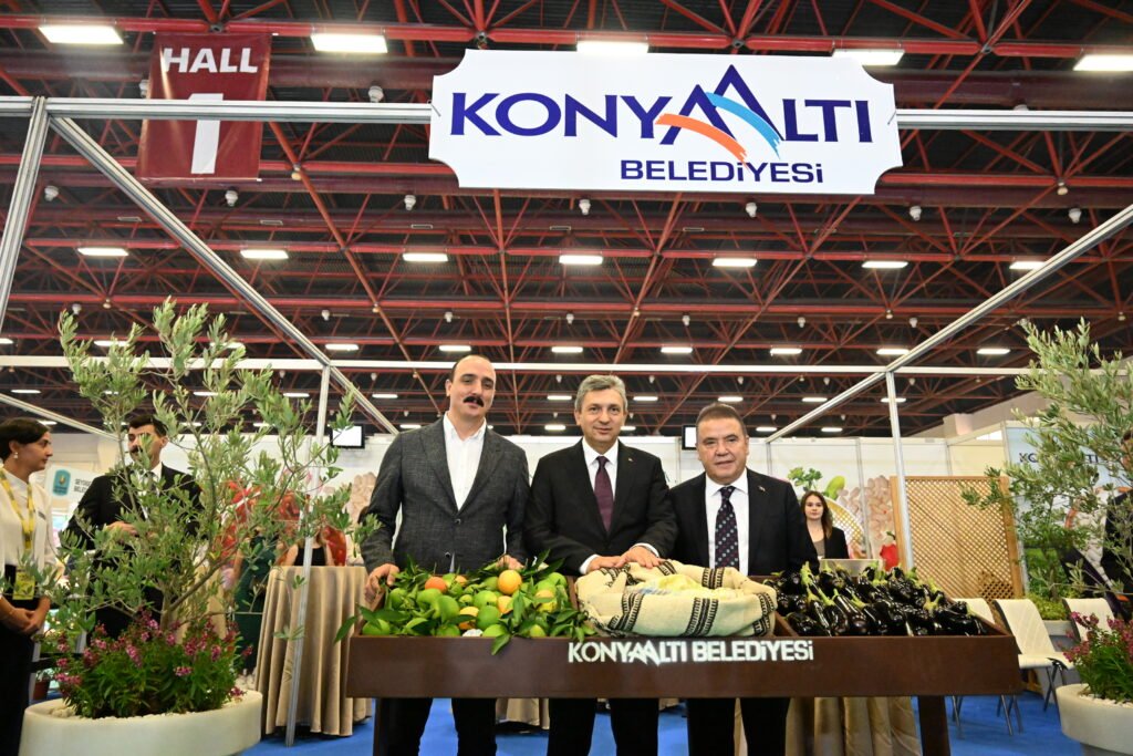 Başkan Böcek'ten çiftçilere destek: var gücümüzle çalışıyoruz - Mega TV Baskan Bocek YOREX Acilis 12 - Mega TV