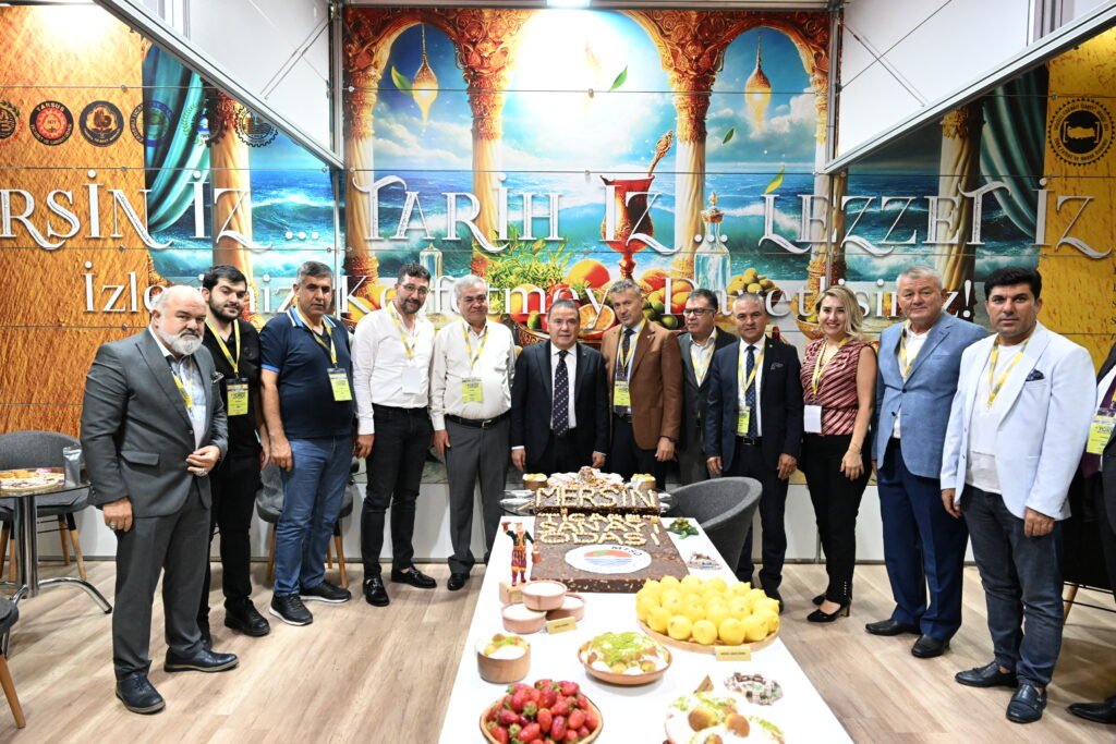 Başkan Böcek'ten çiftçilere destek: var gücümüzle çalışıyoruz - Mega TV Baskan Bocek YOREX Acilis 19 - Mega TV