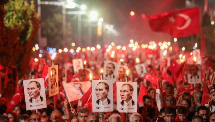 Antalyalılar Cumhuriyet’in 101. Yaşını Kenan Doğulu ile kutlayacak