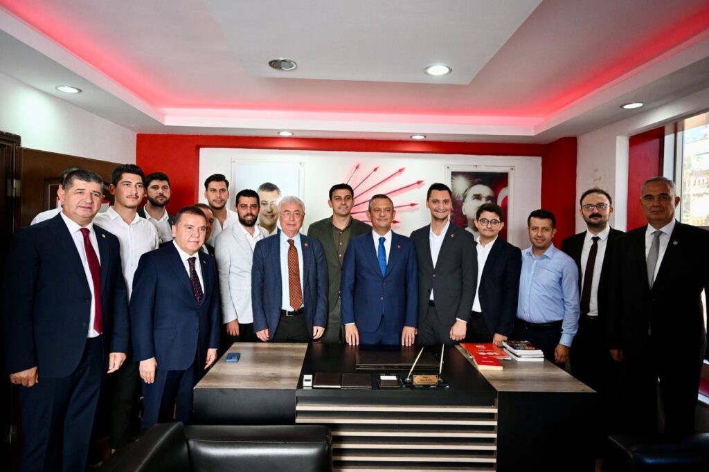 Özel'den, Böcek'e 'Bu başarıyı hak ettiniz' - Mega TV WhatsApp Image 2024 10 03 at 15.35.20 - Mega TV