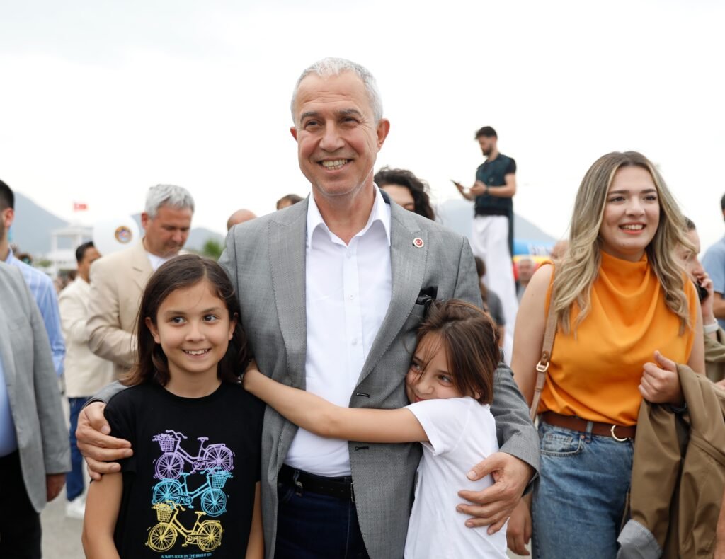 Özçelik'ten kız çocuklarına destek mesajı - Mega TV WhatsApp Image 2024 10 11 at 09.38.00 e1728629191972 - Mega TV